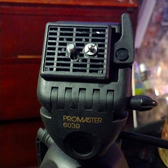 Promaster 6030 Tripod (used once) - Picture 2 of 3